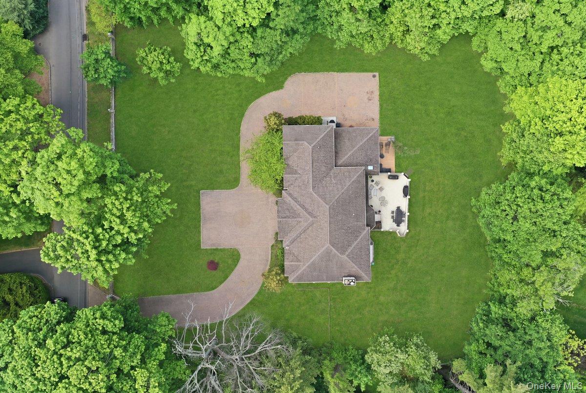 31 Cornwall Lane Sands Point, NY 11050 - Photo 46 of 49 an aerial view of a house