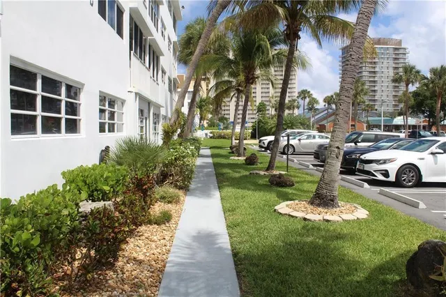 $2,300 | 3221 Northeast 8th Street, Unit 301F, Pompano Beach, FL 33062