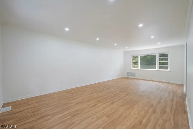 $4,300 | 20 Whitewood Drive, Morris Plains, NJ 07950