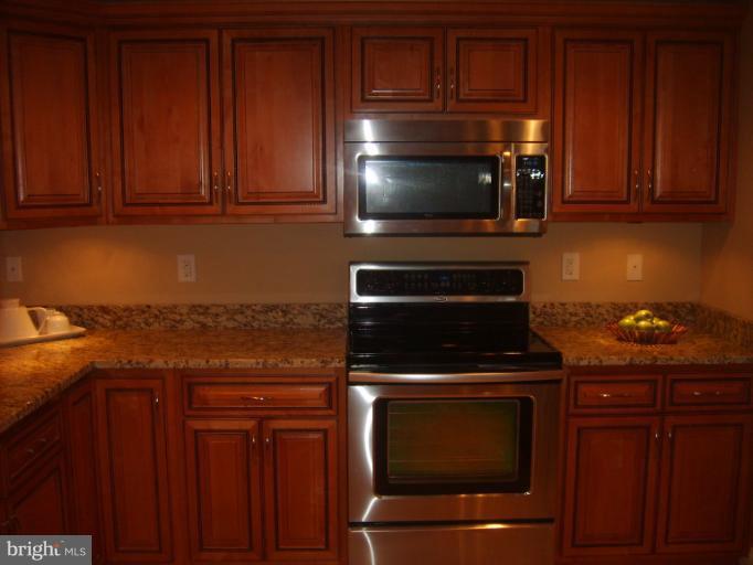 2402 Maple Road Baltimore, MD 21219 - Photo 3 of 30 stainless appliances