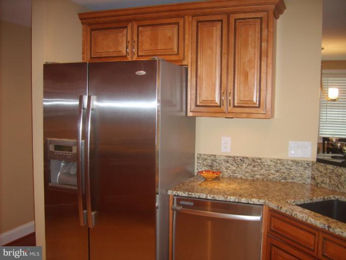 2402 Maple Road Baltimore, MD 21219 - Photo 5 of 30 granite counters