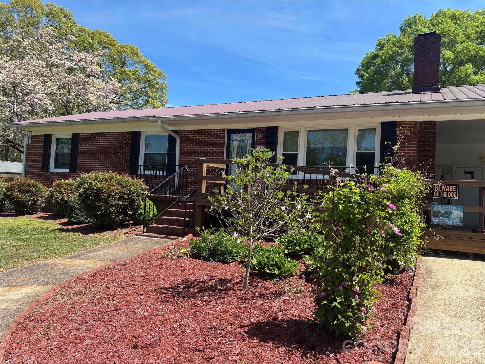 503 9th Avenue Southwest Conover, NC 28613 - Photo 2 of 39 front view of a house with a yard