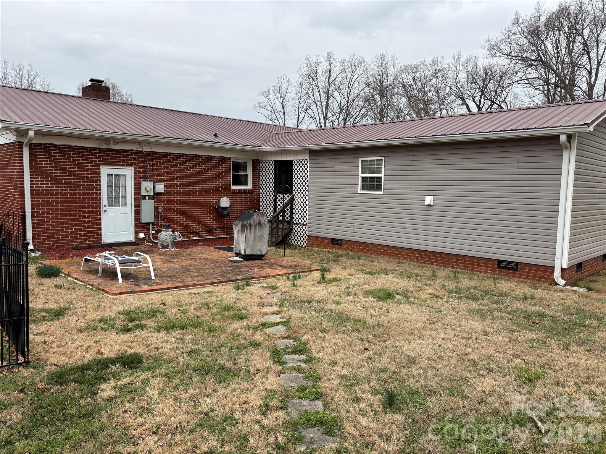 503 9th Avenue Southwest Conover, NC 28613 - Photo 4 of 25