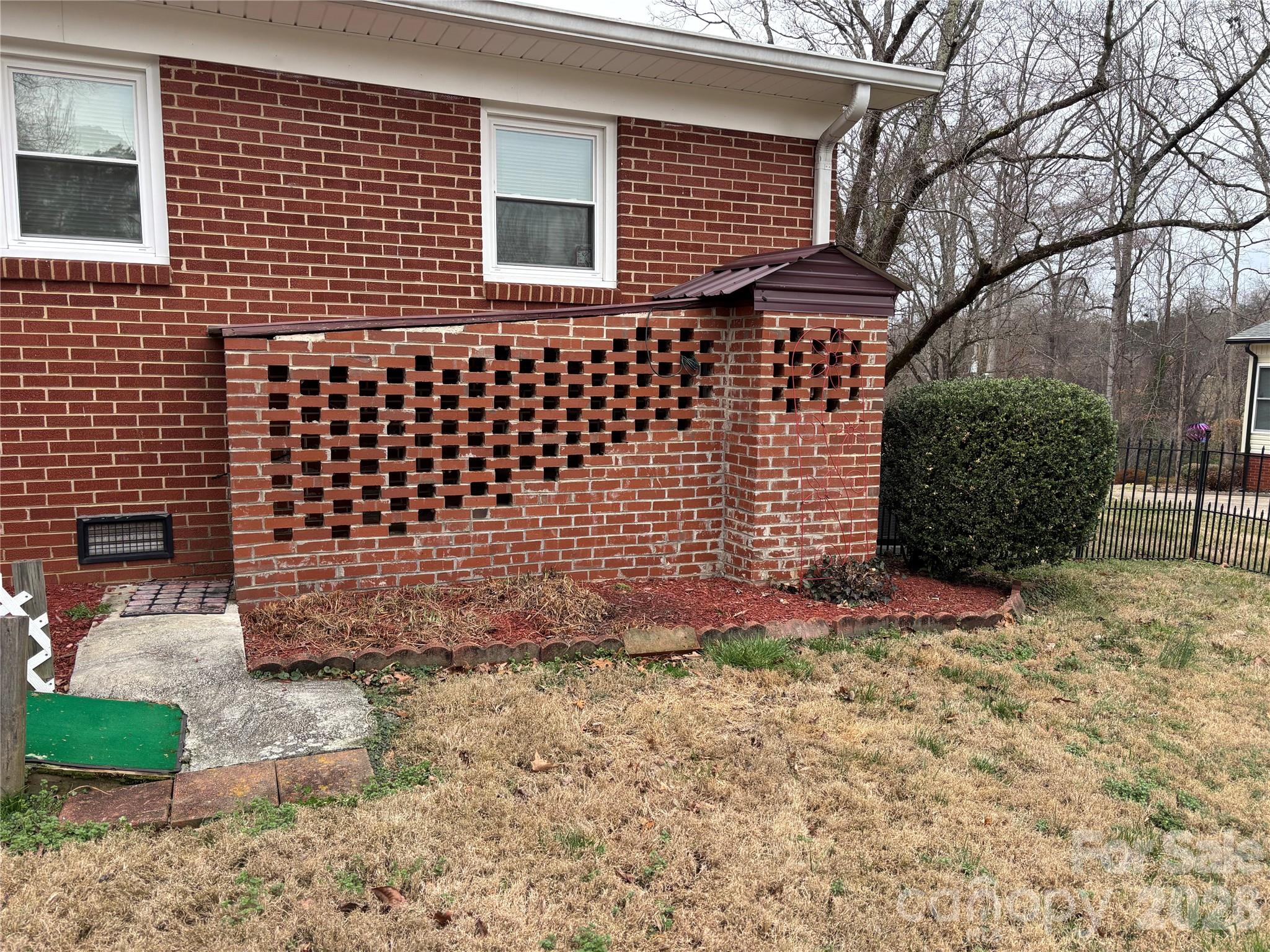 503 9th Avenue Southwest Conover, NC 28613 - Photo 6 of 25