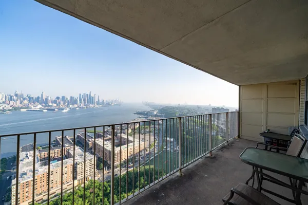 $3,700 | 6040 Boulevard East, Unit PH 34C, West New York, NJ 07093