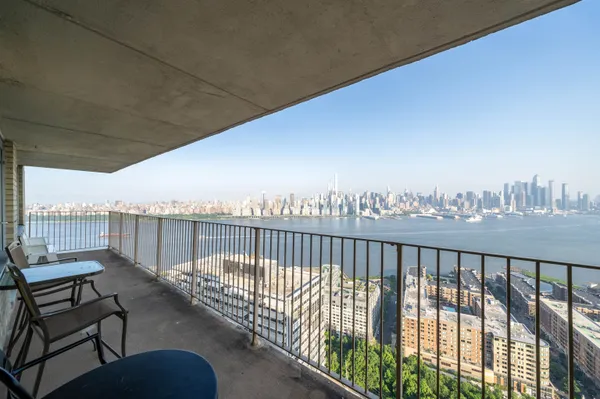 $3,700 | 6040 Boulevard East, Unit PH 34C, West New York, NJ 07093