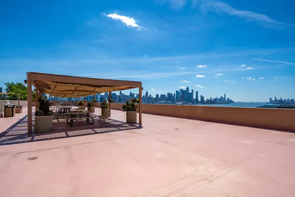 $3,700 | 6040 Boulevard East, Unit PH 34C, West New York, NJ 07093