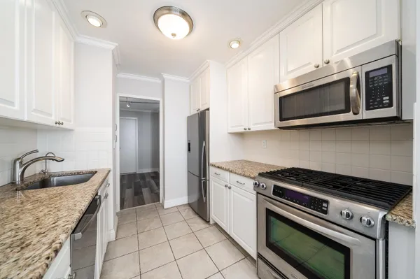 $3,700 | 6040 Boulevard East, Unit PH 34C, West New York, NJ 07093