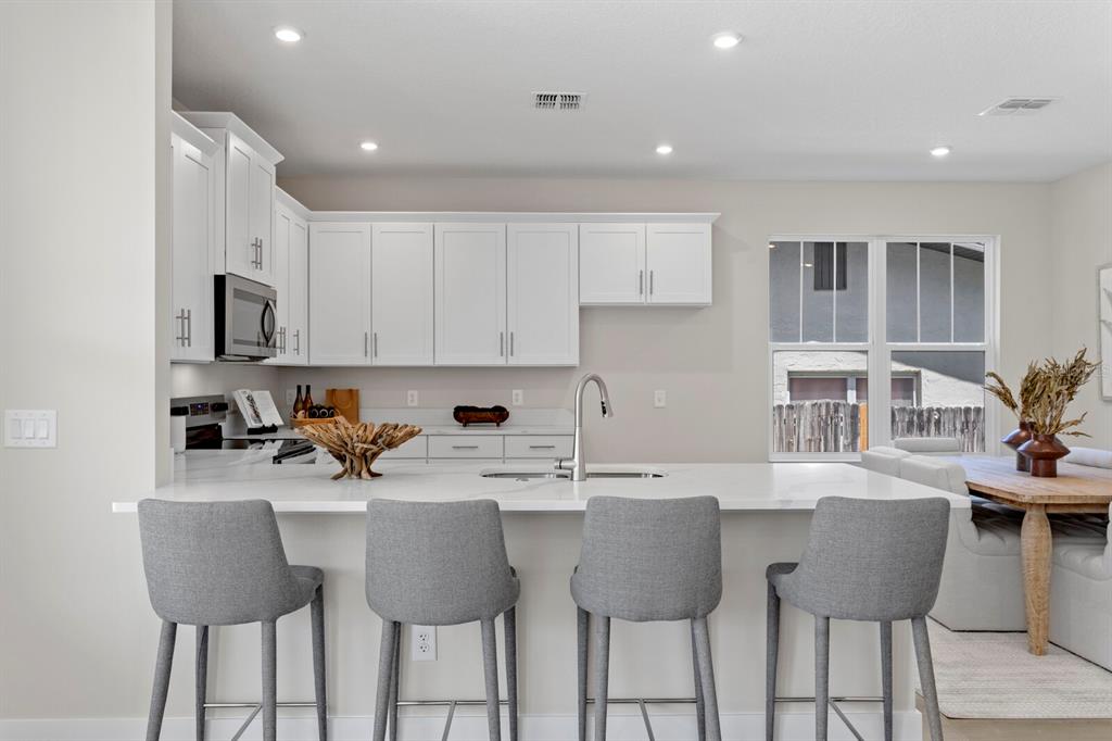 759 48th Avenue North St. Petersburg, FL 33703 - Photo 4 of 44