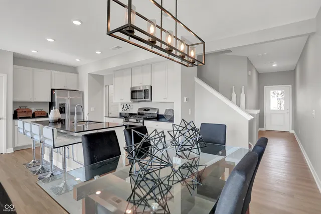 $2,375 | 15222 Swallow Fls Way, Fishers, IN 46037