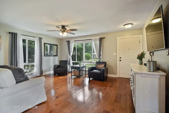 $2,800 | 123 Woodland Road, Libertyville, IL 60048