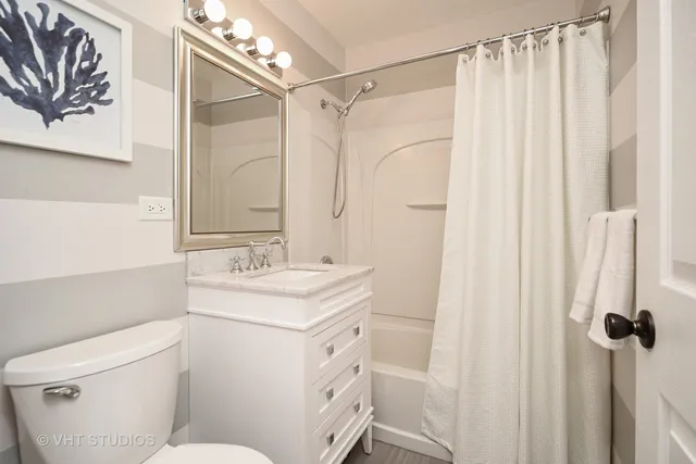 $2,800 | 123 Woodland Road, Libertyville, IL 60048