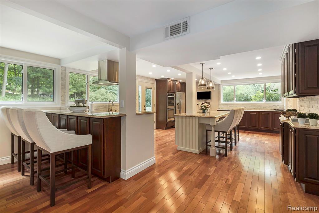 29746 Highmeadow Road Farmington Hills, MI 48334 - Photo 17 of 46