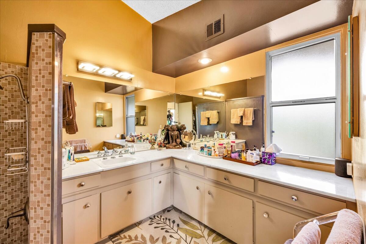 37800 Da Vall Drive, Unit 1 Rancho Mirage, CA 92270 - Photo 19 of 36 a kitchen with a sink and cabinets