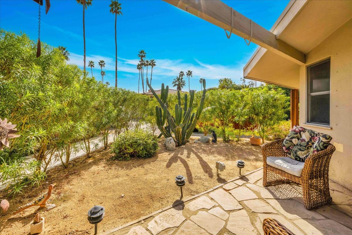 37800 Da Vall Drive, Unit 1 Rancho Mirage, CA 92270 - Photo 31 of 36 a view of yard with patio