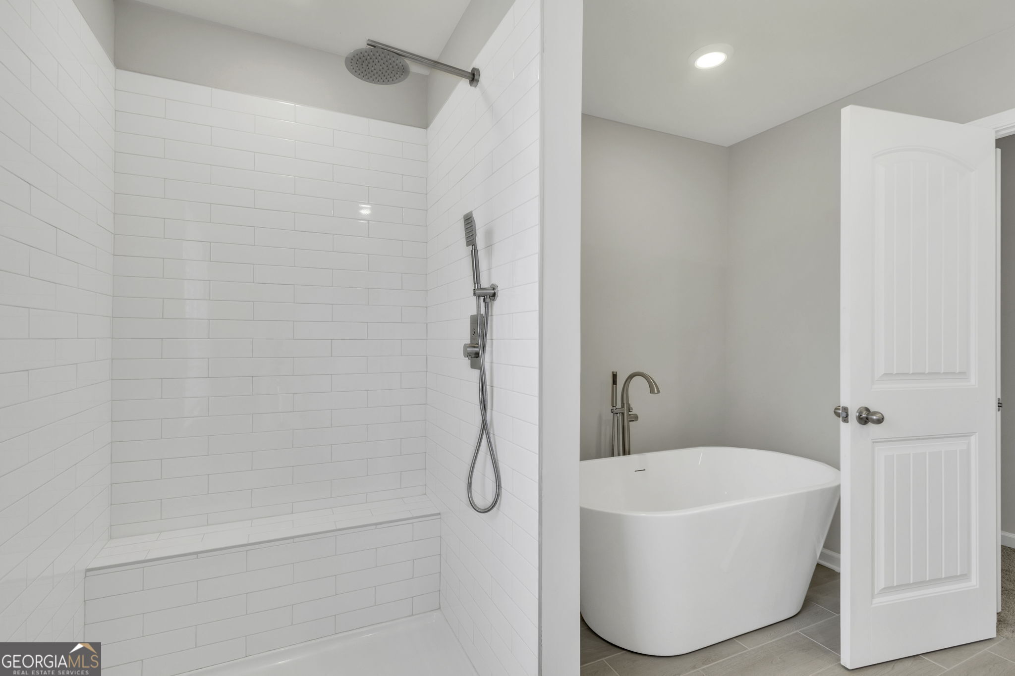 504 Holsteiner Road, Unit 63 Hogansville, GA 30230 - Photo 6 of 11 a bathroom with a white tub