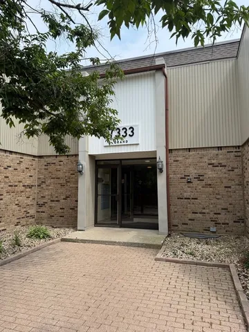 $1,800 | 7333 Grand Avenue, Unit 203, Downers Grove, IL 60516