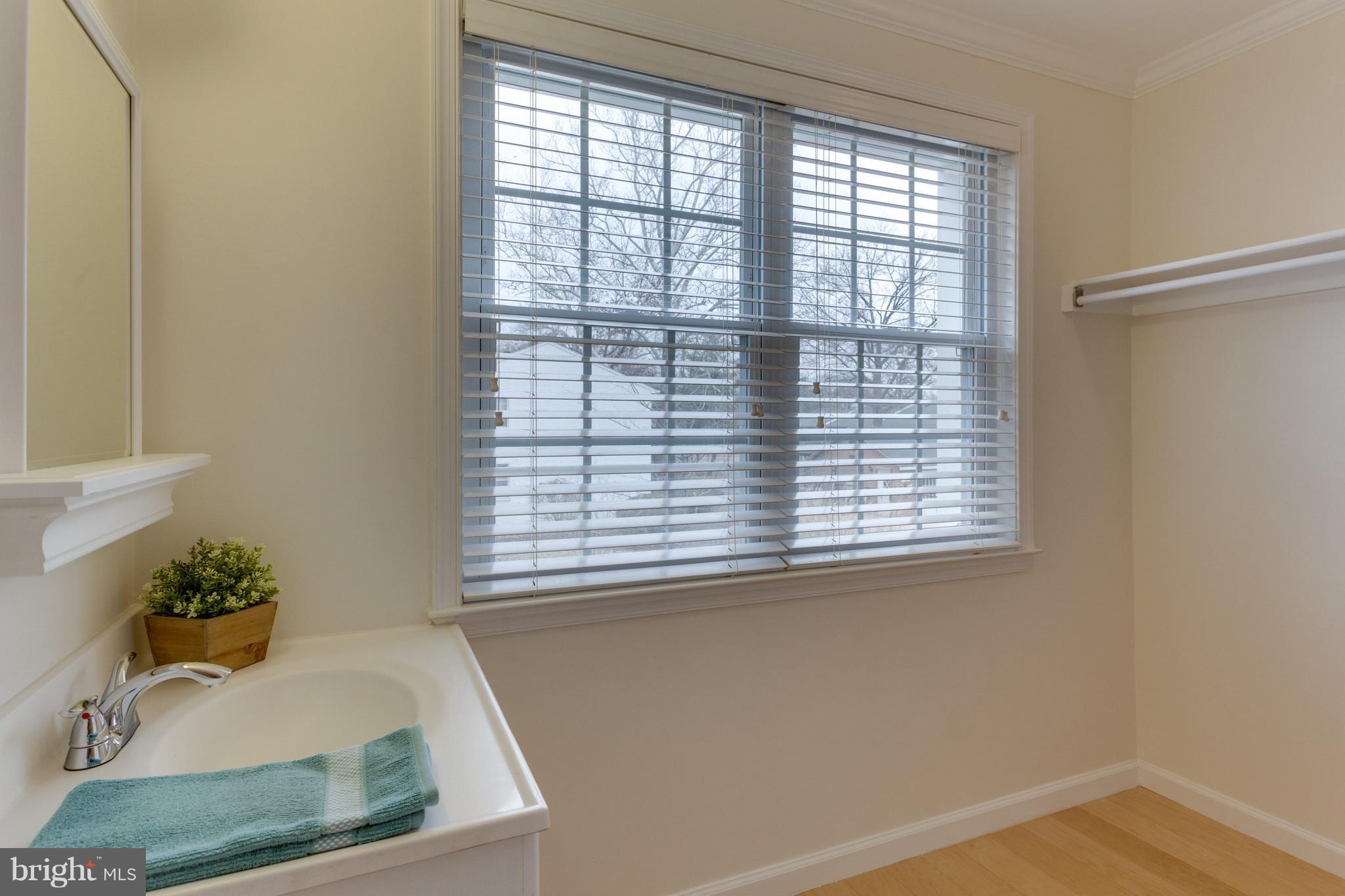 4609 28th Road South, Unit C Arlington, VA 22206 - Photo 15 of 30 Bath (Master)