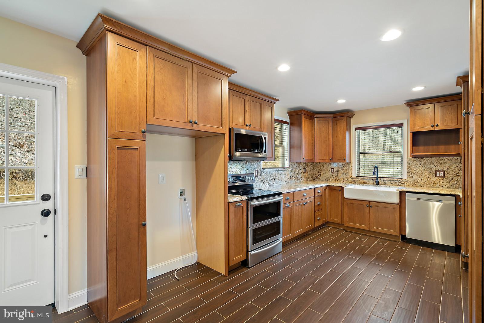 3311 Fiery Run Road Linden, VA 22642 - Photo 9 of 22 Gourmet Kitchen- Fridge on order