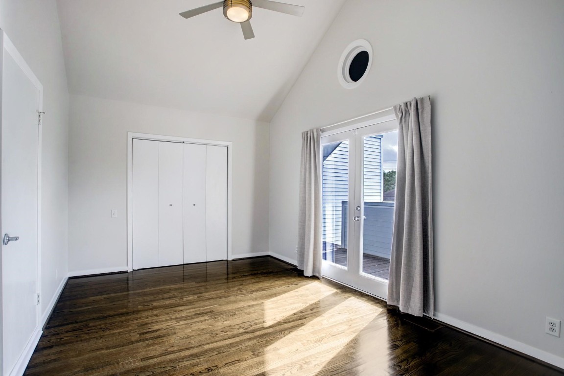 1417 Harold Street, Unit B Houston, TX 77006 - Photo 22 of 28 Secondary bedroom with access to balcony.