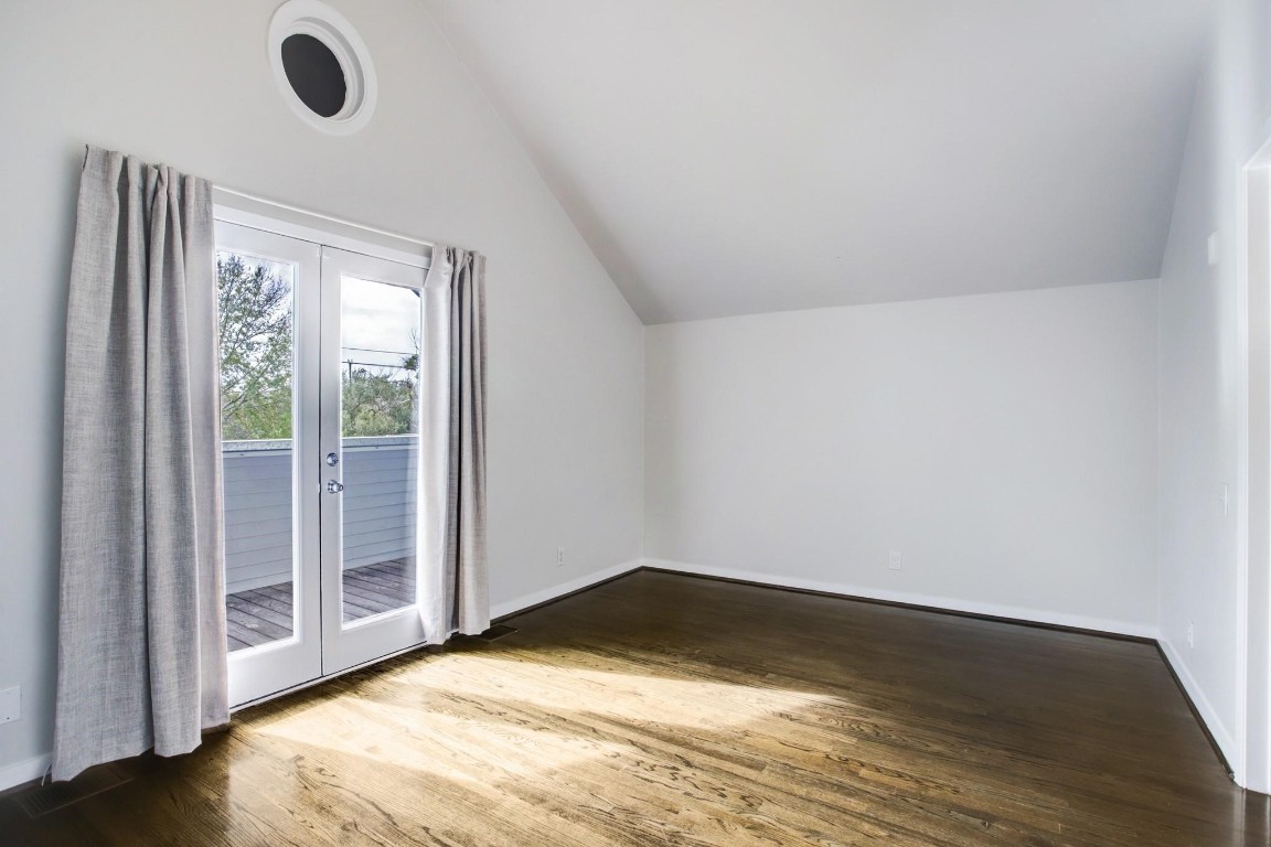 1417 Harold Street, Unit B Houston, TX 77006 - Photo 23 of 28 Another angle of the secondary bedroom.