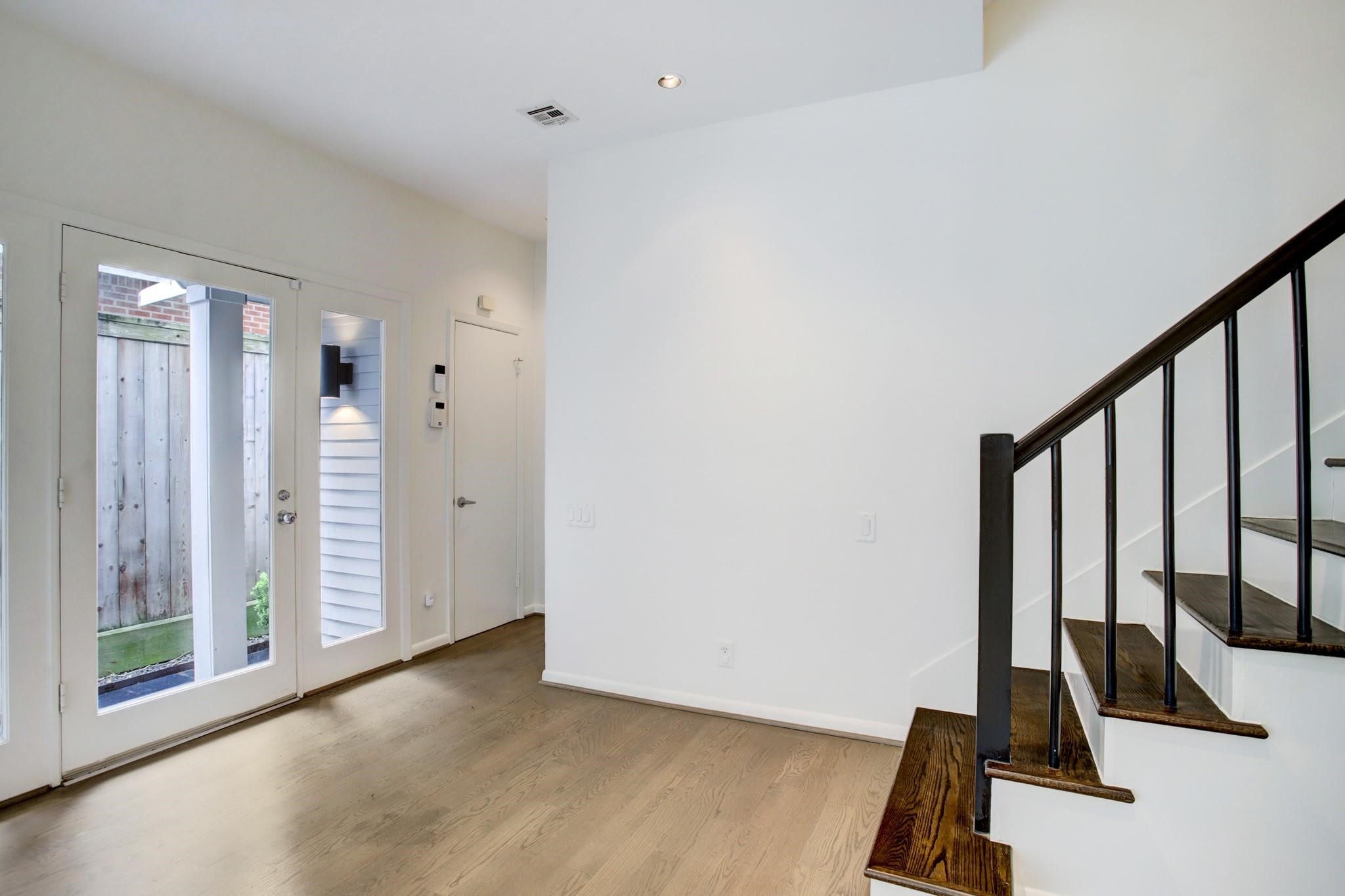 1417 Harold Street, Unit B Houston, TX 77006 - Photo 5 of 28 Another angle of the entry.