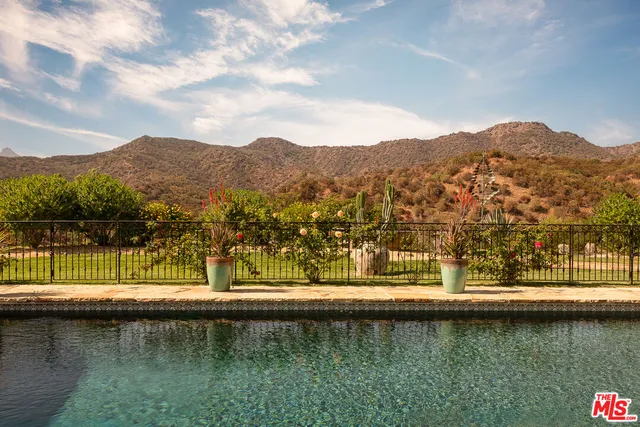 a view of houses with city view