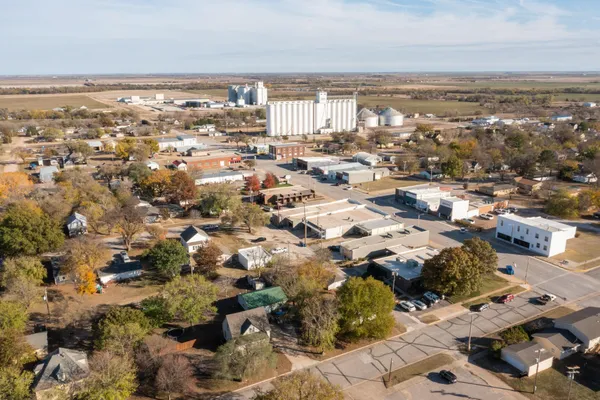 $69,900 | 111 7th Street, Conway Springs, KS 67031