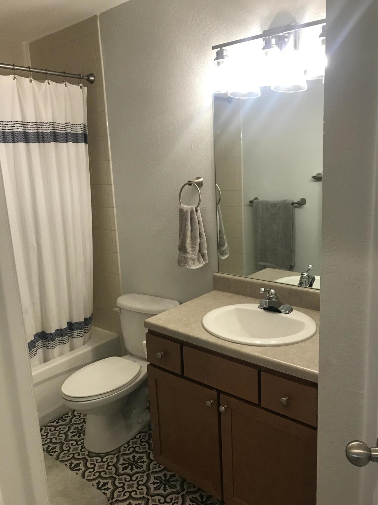 264 Alexandra Drive, Unit 13 Mount Pleasant, SC 29464 - Photo 8 of 15 128B29AF-D04F-48F9-A6B2-3AEE8D5AF3A5