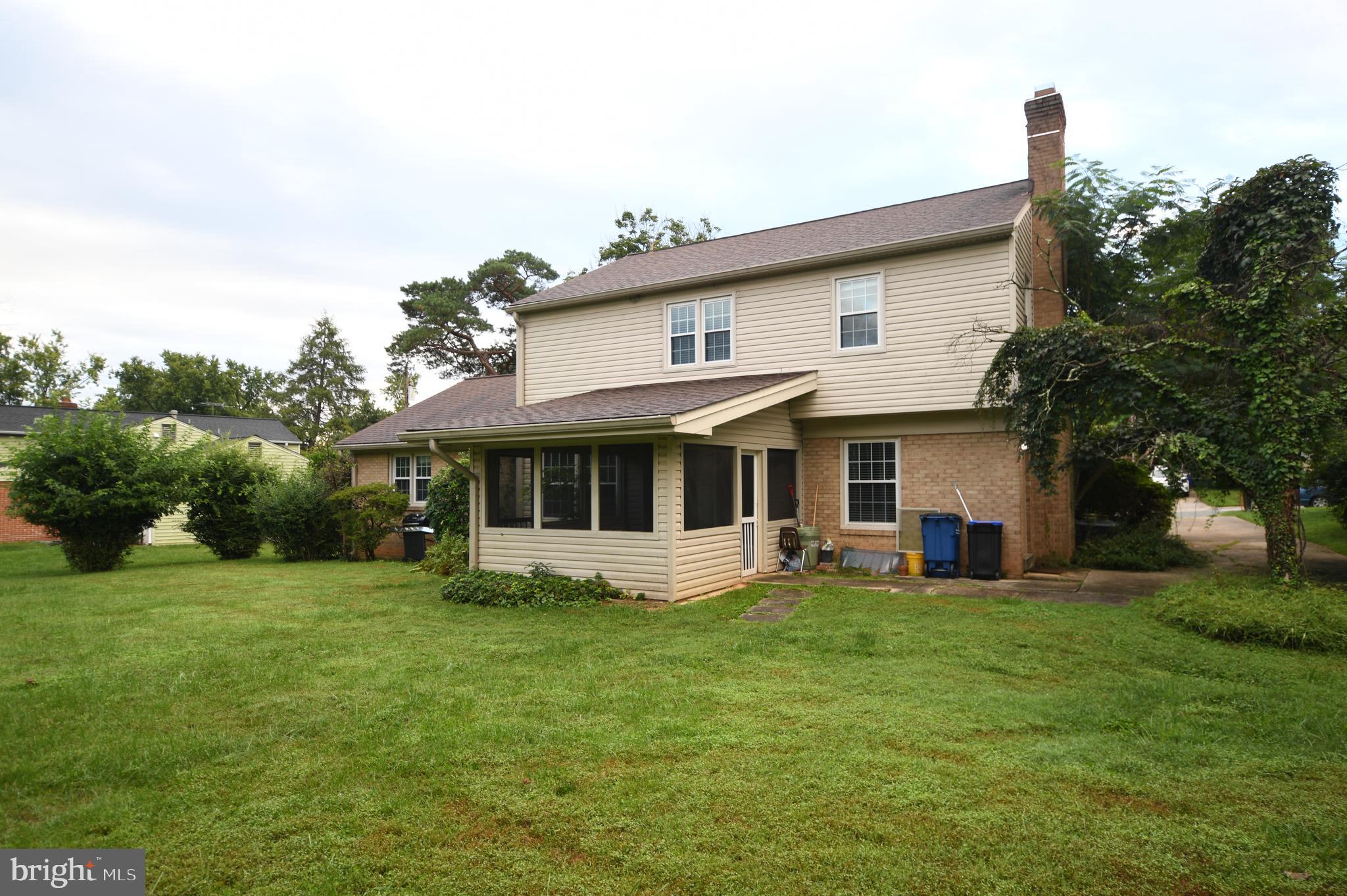 8405 Harker Drive Potomac, MD 20854 - Photo 7 of 10