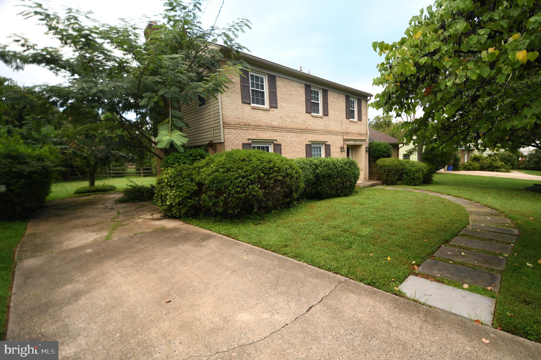 8405 Harker Drive Potomac, MD 20854 - Photo 9 of 10