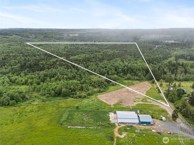 a view of a tennis court