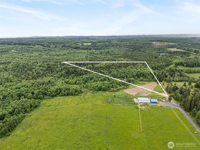 a view of a tennis court