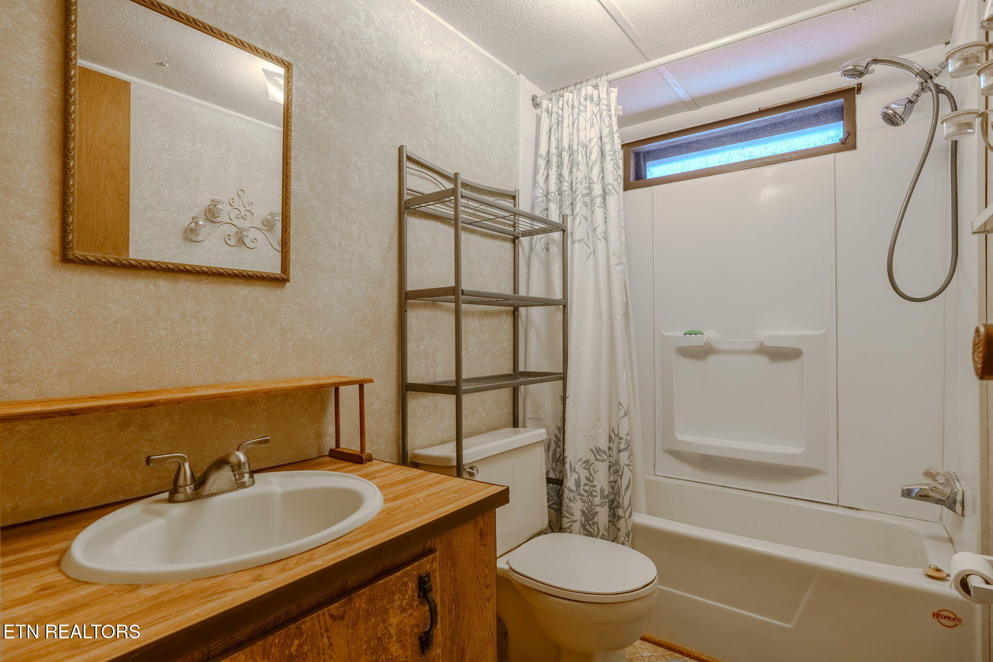 1710 Estes Road Loudon, TN 37774 - Photo 12 of 27 2nd Full Bath