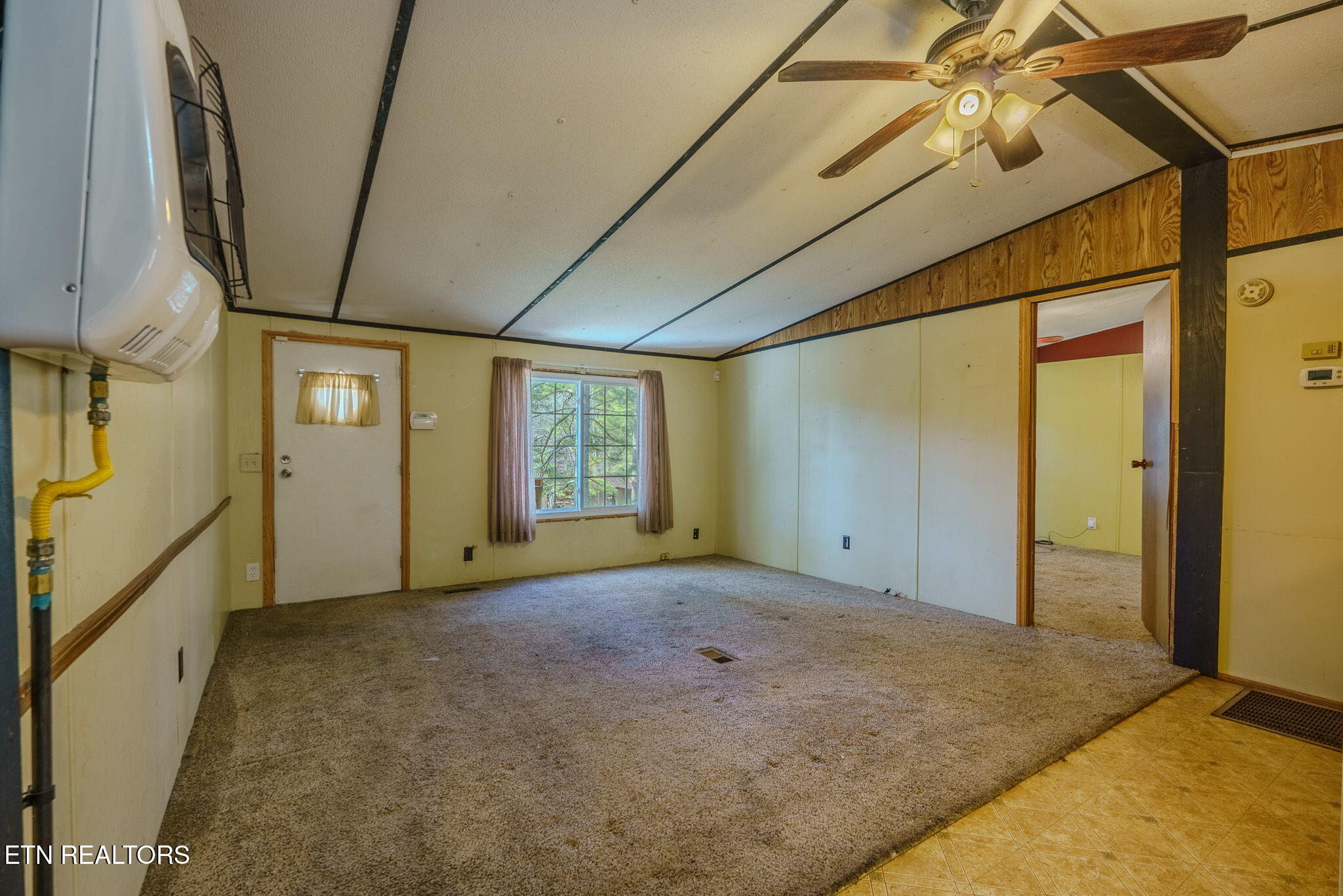 1710 Estes Road Loudon, TN 37774 - Photo 2 of 27 Living Room