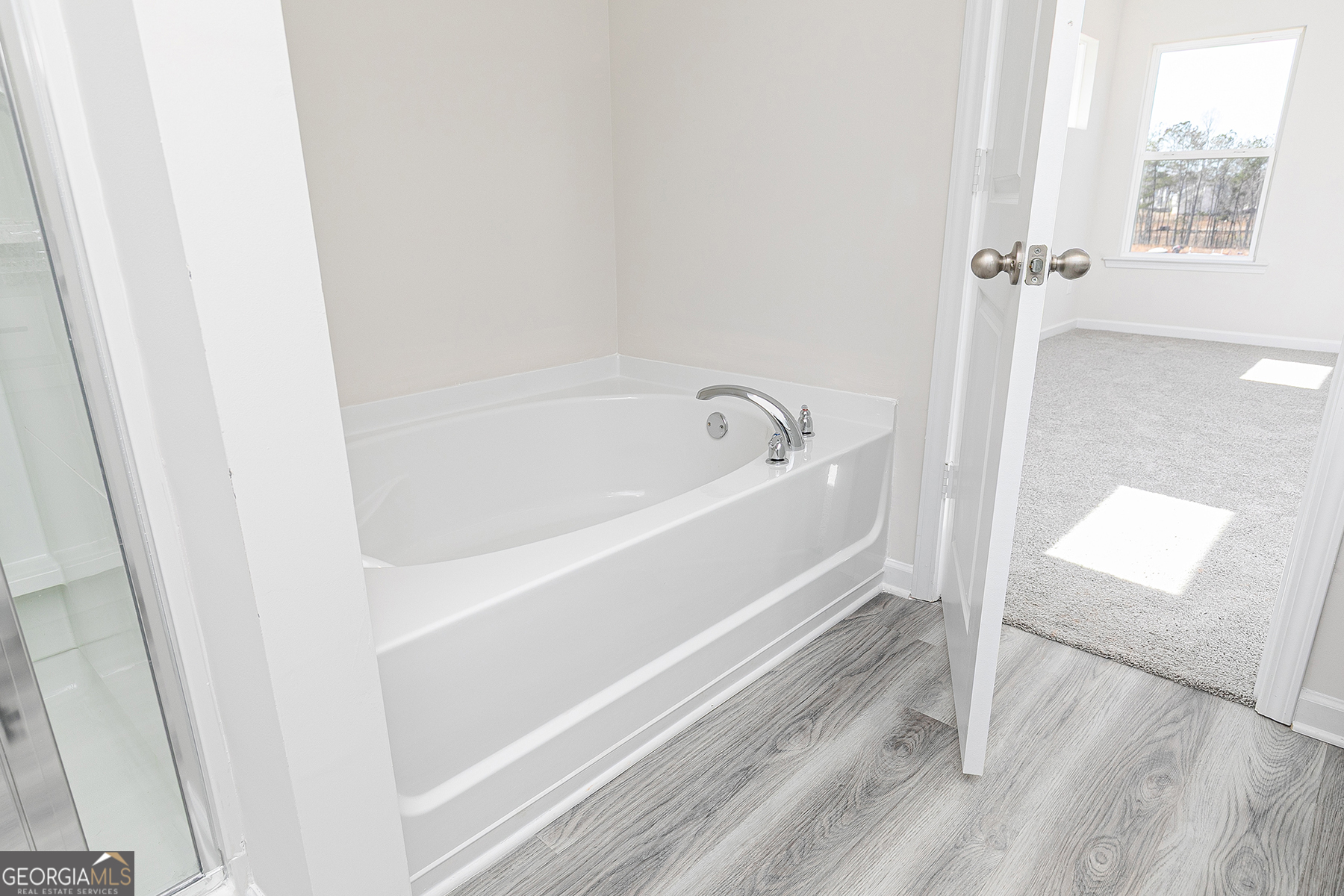 661 Mackenzie Cove Villa Rica, GA 30180 - Photo 15 of 18 a bathroom with a bathtub