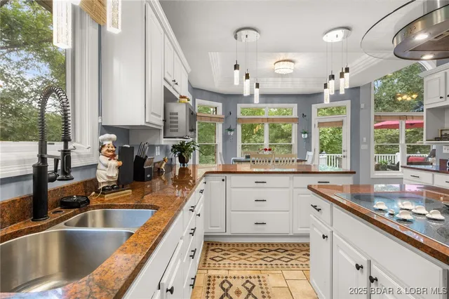 $949,900 | 228 East Lake Court, Sunrise Beach, MO 65079