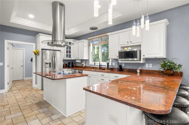 $949,900 | 228 East Lake Court, Sunrise Beach, MO 65079