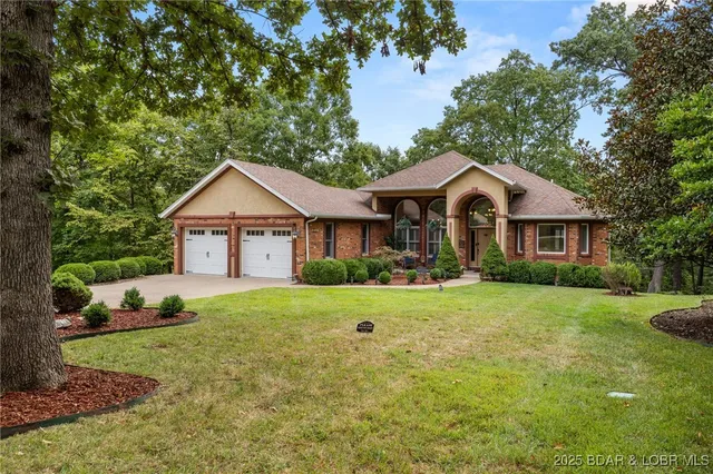 $949,900 | 228 East Lake Court, Sunrise Beach, MO 65079