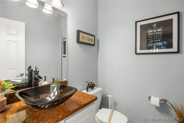 $949,900 | 228 East Lake Court, Sunrise Beach, MO 65079