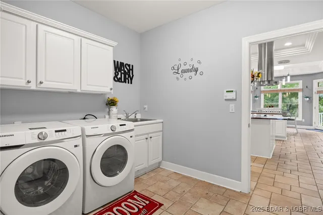 $949,900 | 228 East Lake Court, Sunrise Beach, MO 65079