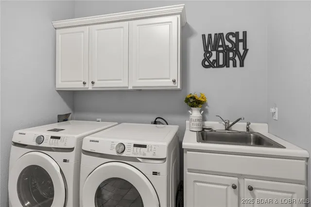 $949,900 | 228 East Lake Court, Sunrise Beach, MO 65079