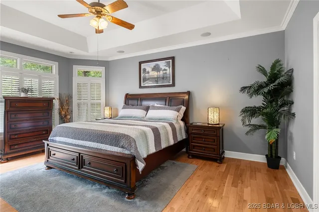 $949,900 | 228 East Lake Court, Sunrise Beach, MO 65079