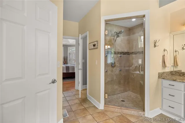 $949,900 | 228 East Lake Court, Sunrise Beach, MO 65079