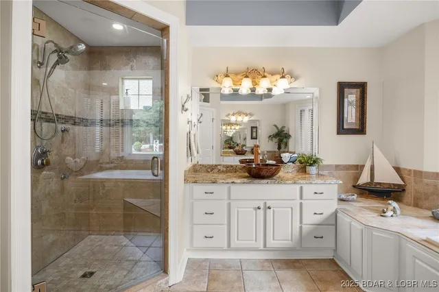 $949,900 | 228 East Lake Court, Sunrise Beach, MO 65079