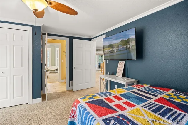 $949,900 | 228 East Lake Court, Sunrise Beach, MO 65079