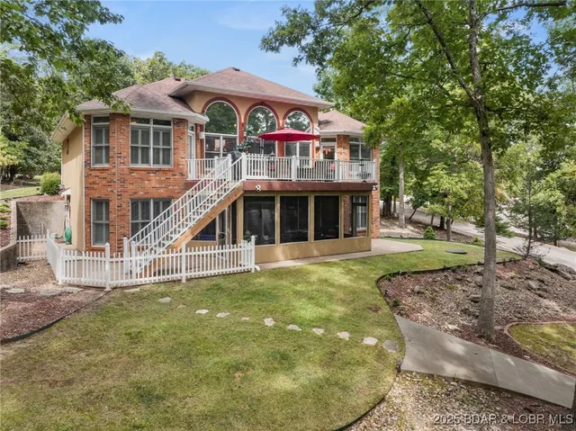 $949,900 | 228 East Lake Court, Sunrise Beach, MO 65079