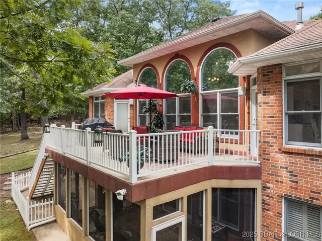 $949,900 | 228 East Lake Court, Sunrise Beach, MO 65079
