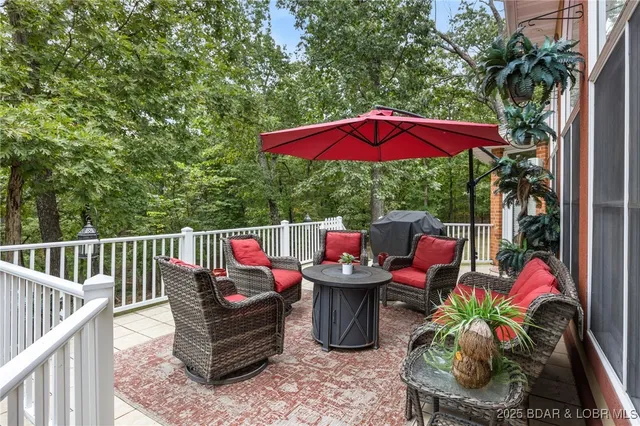 $949,900 | 228 East Lake Court, Sunrise Beach, MO 65079