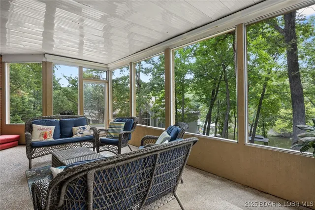 $949,900 | 228 East Lake Court, Sunrise Beach, MO 65079